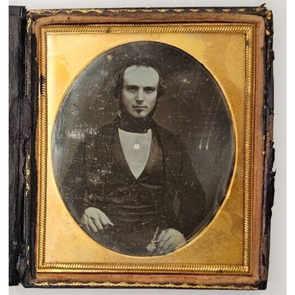 1/6th Plate Daguerreotype Of A Balding Man In Half A Union Case With Cover - Picture 1 of 11